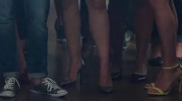 Les sneakers Converse basses de Betty Cooper (Lili Reinhart) dans Riverdale