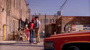 Les chaussures Converse All Star bleues de Ezekiel Figuero / Zeke (Justice Smith) dans The Get Down S01E04