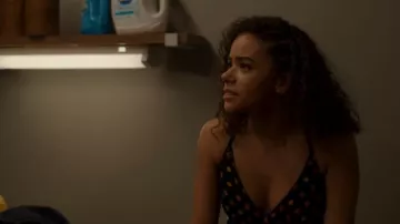 Mini vestido halter con tirantes de Hana azul Kimchi usado por Virginia 'Ginny' Miller (Antonia Gentry) como se ve en Ginny & Georgia (S03E06)