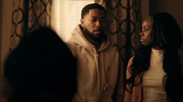 Ami Adc Pullover Hoodie porté par Emmett Washington (Jacob Latimore) comme on le voit dans The Chi (S07E01)