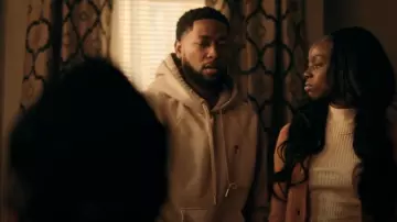 Sudadera con capucha Ami Adc usada por Emmett Washington (Jacob Latimore) como se ve en The Chi (S07E01)