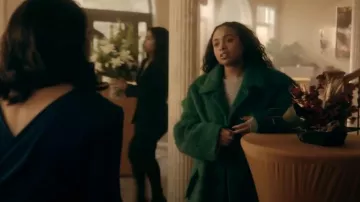 Manteau cubain à carreaux Marni Mohair Ratine porté par Tiffany (Hannaha Hall) comme on le voit dans The Chi (S07E02)