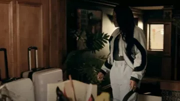 Blouson aviateur en denim ivoire côtelé à effet incurvé Akira porté par Lynae (Zaria Imani Primer) comme on le voit dans The Chi (S07E02)