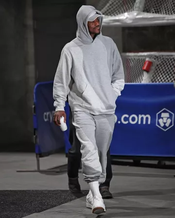 Sudadera con capucha Alo Yoga Grey Gradient Waves usada por Jimmy Butler en la cuenta de Instagram @leaguefits