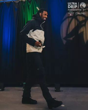 Nike Air Foamposite One Triple Black usadas por Naz Reid en la cuenta de Instagram @timberwolves