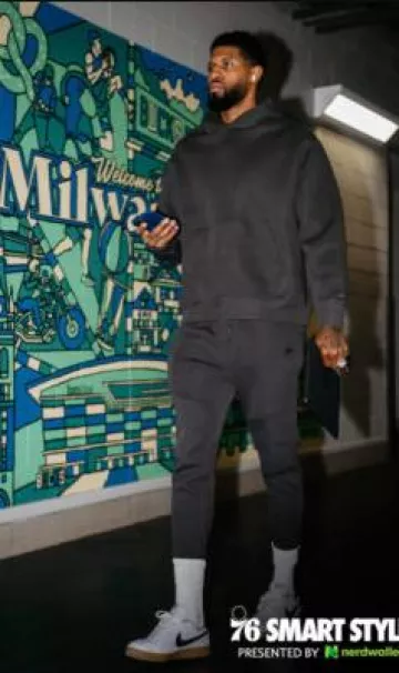 Sweat à capuche Nike Reimagined Fleece porté par Paul George sur le compte Instagram @sixers