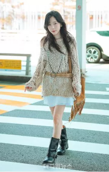 Open Yy Cotton Argyle Pointelle Pullover worn by Taeyeon Incheon in Airport post on June 6, 2025