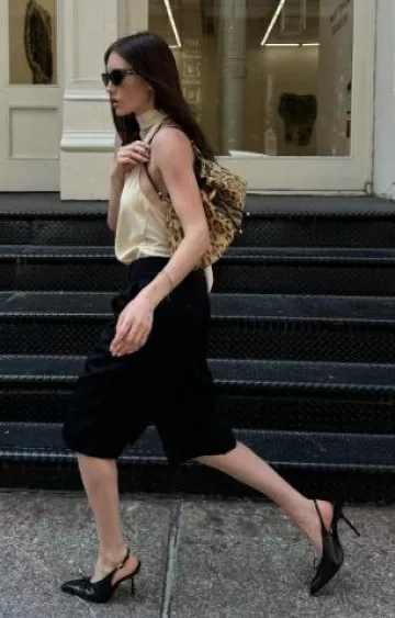 Collar con dijes de Saint Laurent usado por Meredith Duxbury en su publicación de Instagram el 6 de junio de 2025