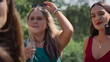 Collier superposé Mesnt porté par Mia Thorstensson (Tea Stjärne) comme on le voit dans Barracuda Queens (S02E01)