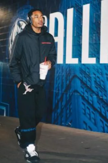 Veste à capuche matelassée noire Prada portée par Rob Dillingham sur le compte Instagram @timberwolves