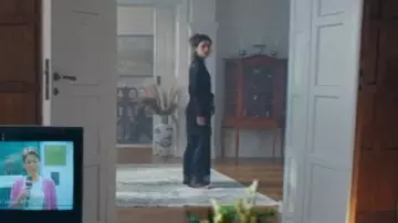 Hunkemöller Sophia Wide Leg Lace Pants worn by Lollo Millkvist (Alva Bratt) as seen in Barracuda Queens (S02E02)