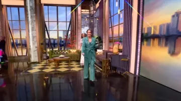 Veronica Beard Colter Pantalones de pierna ancha de satén con estampado geométrico usados por Alyssa Farah Griffin como se ve en The View el 5 de junio de 2025