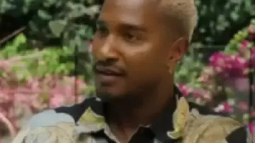 T-shirt imprimé à manches courtes Scott Evans Access Hollywood 2025 (Scott Evans) dans Access Hollywood