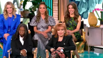 Pantalon cigarette en jacquard floral Etro porté par Joy Behar comme on le voit dans The View le 10 juin 2025