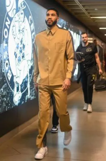 Jordan 1 Low All White portée par Jayson Tatum sur le compte Instagram @celtics