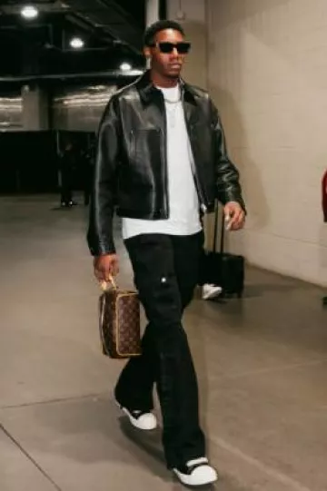 Jean cargo évasé noir Amiri M65 porté par RJ Barrett sur le compte Instagram @raptors