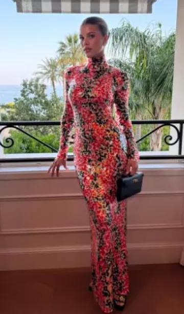 Hermes Swift Kelly Cut Gold Hardware porté par Sofia Richie sur son post Instagram le 7 juin 2025