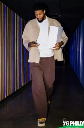 Nike Sportswear Tech Fleece Reimagined Blazer worn by Paul George on the Instagram account @sixers