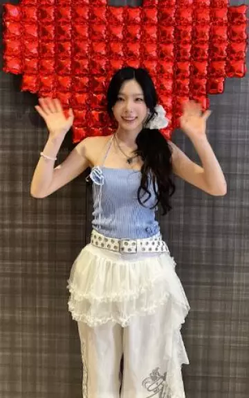 Glack Gbt001 Slash Eyelet Belt worn by Taeyeon in The Tense Tour: Hong Kong post on June 7, 2025