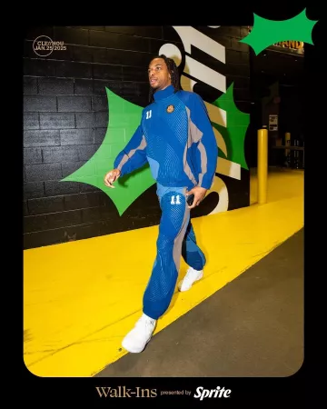 New Balance 550 Triple White usada por Darius Garland en la cuenta de Instagram @cavs