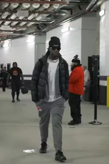 Asics Gel 1130 Black Silver usadas por Jerry Jeudy en la cuenta de Instagram @clevelandbrowns