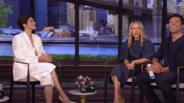 Pantalon-short plissé en lin mélangé Helene de Gia Studios porté par Monica Barbaro comme vu dans LIVE avec Kelly et Mark le 10 juin 2025