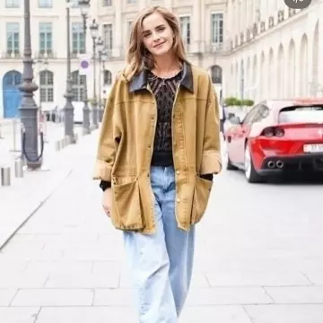 Chaqueta de algodón marrón Emma Watson 2025 usada por Emma Watson en la cuenta de Instagram @paris.icons_