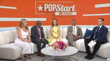Sandalia tipo mule de napa Gianvito Rossi, usada por Jenna Bush Hager, en la foto de hoy, 11 de junio de 2025.