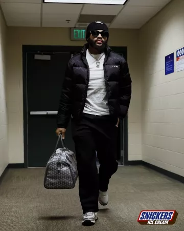 Off White Black Square Virgil Sunglasses worn by D'Andre Swift on the Instagram account @chicagobears