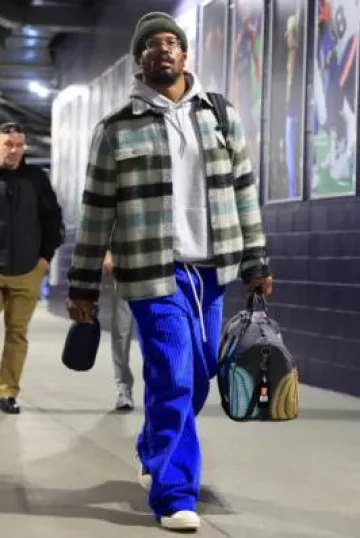 Pantalon ample en velours côtelé bleu Nahmias porté par Von Miller sur le compte Instagram @buffalobills