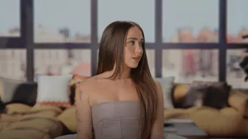 Haut bustier en denim enduit rose Rick Owens porté par Ariana Biermann comme on le voit dans Next Gen NYC (S01E01)