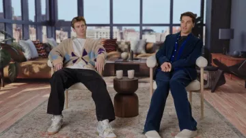 Baskets Nike bleues à motif floral et cachemire, mi-hautes, portées par Charlie Zakkour dans Next Gen NYC (S01E01)