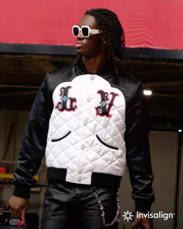 Lunettes de soleil carrées blanches Prada de grande taille portées par Marvin Harrison Jr. sur le compte Instagram @azcardinals