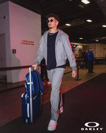 Oakley Clear Round Pitchman R Sunglasses worn by Patrick Mahomes II on the Instagram account @chiefs