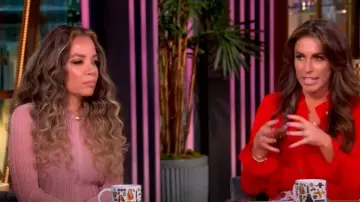 Haut côtelé métallisé Zimmermann Lucky porté par Sunny Hostin dans The View le 11 juin 2025