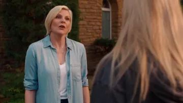 T-shirt Rag & Bone V Slub porté par Ellen Baker (Jennifer Robertson) comme on le voit dans Ginny & Georgia (S03E07)