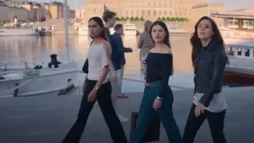 Louis Vuitton Sac Plat Handbag worn by Lollo Millkvist (Alva Bratt) as seen in Barracuda Queens (S02E03)