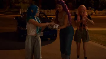 Pantalones de paracaídas de bloque de color verde de Anthropologie usados por Abigail 'Abby' Littman (Katie Douglas) como se ve en Ginny & Georgia (S03E08)