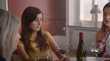H&M Short Sleeved Yellow T shirt worn by Frida Rapp (Sandra Zubovic) as seen in Barracuda Queens (S02E06)