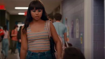 American Eagle Rainbow Tank Top porté par Norah (Chelsea Clark) comme on le voit dans Ginny & Georgia (S03E08)