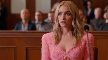 Vestido bustier de tweed de mezcla de algodón Balmain usado por Georgia Miller (Brianne Howey) como se ve en Ginny & Georgia (S03E08)