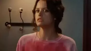 Ginny & Georgia Maxine Baker Pink Sweatshirt of Maxine Baker (Sara Waisglass) in Ginny & Georgia (S03E04)