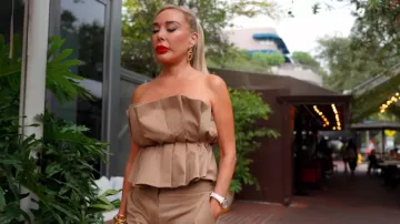 Top sin tirantes Staud Dover usado por Marysol Patton como se ve en The Real Housewives of Miami (T07E01)