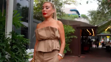 Staud Chandler Pant Khaki usado por Marysol Patton como se ve en The Real Housewives of Miami (S07E01)