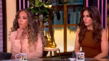 Ulla Johnson Aviana Vestido camisero plisado de manga larga usado por Sunny Hostin como se vio en The View el 16 de junio de 2025