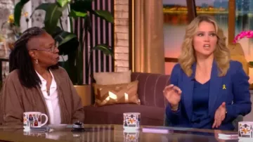 Blazer en lin tissé Ralph Lauren porté par Sara Haines comme on le voit dans The View le 16 juin 2025