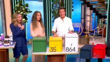 Short plissé Ralph Lauren porté par Sara Haines comme on le voit dans The View le 16 juin 2025