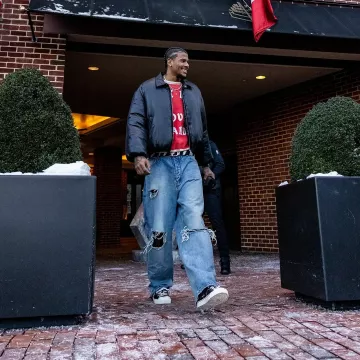 Sudadera Saint Michael Red 'Soft Love' usada por Jalen Green en la cuenta de Instagram @houstonrockets