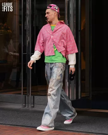 Acne Studios Dirty Iridescent Light Blue Baggy Jeans usado por Tyler Herro en la cuenta de Instagram @leaguefits