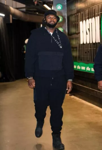 Sudadera con capucha Jordan Black Sherpa Fleece Anorak usada por Zion Williamson en la cuenta de Instagram @pelicansnba
